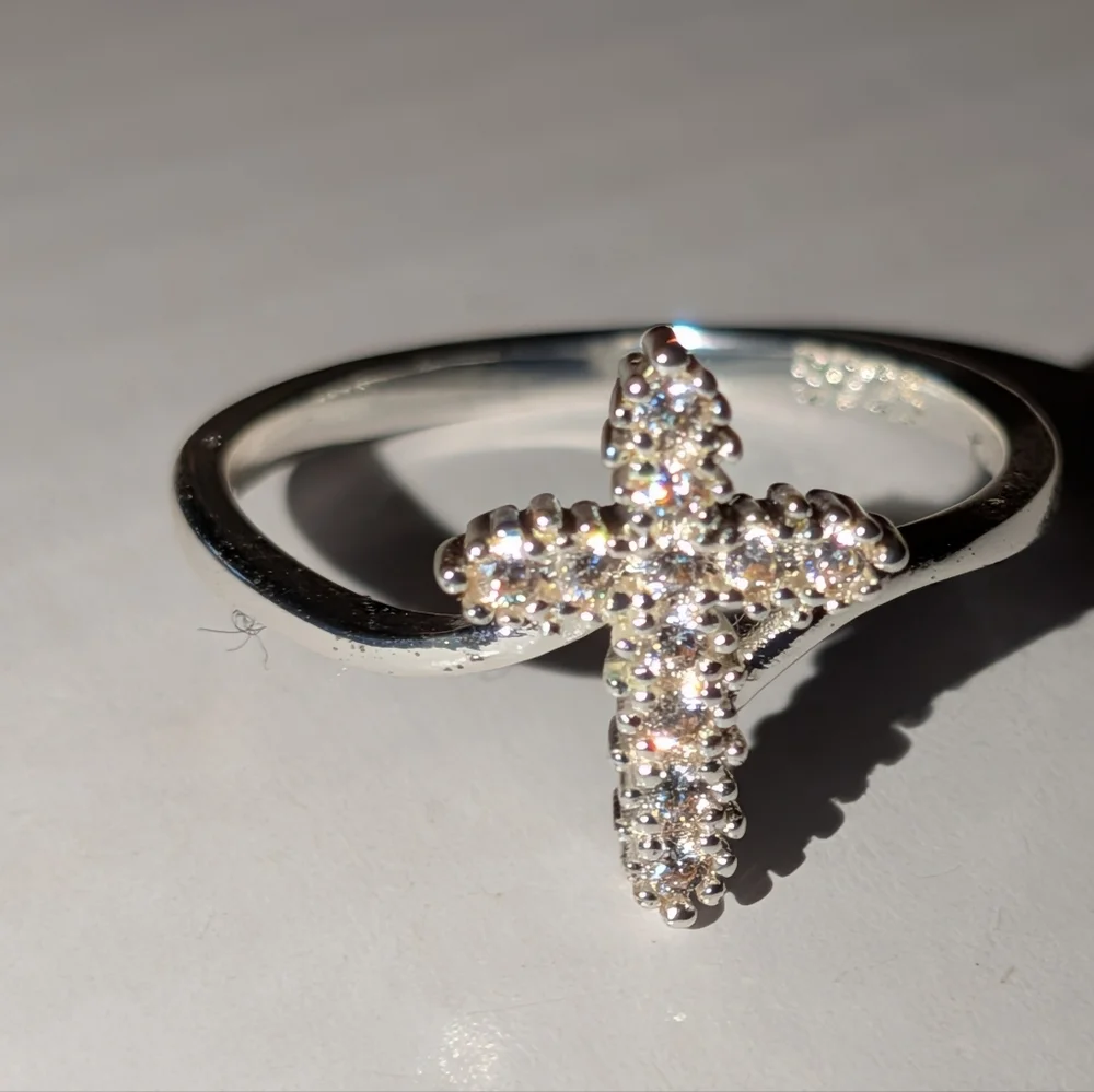 925 Sterling Silver Sparkling diamond Cross Design ring sz 7